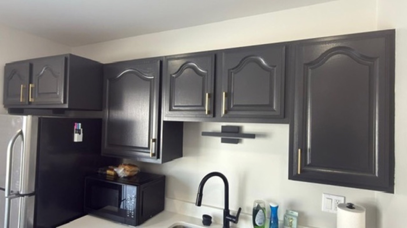 Gray kitchen cabinets, project photo 5