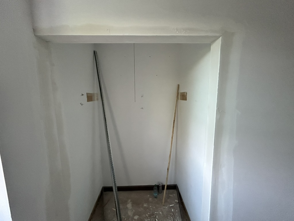 Drywall remodeling & interior transformation, Finishing · Closet opening