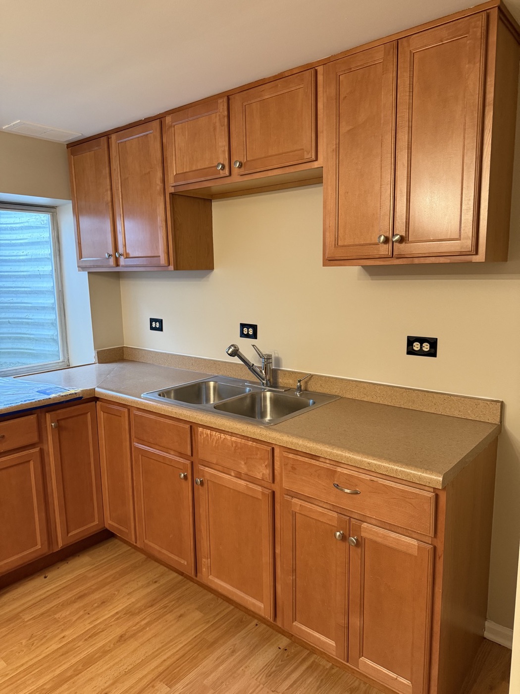 White kitchen cabinet refinishing, before