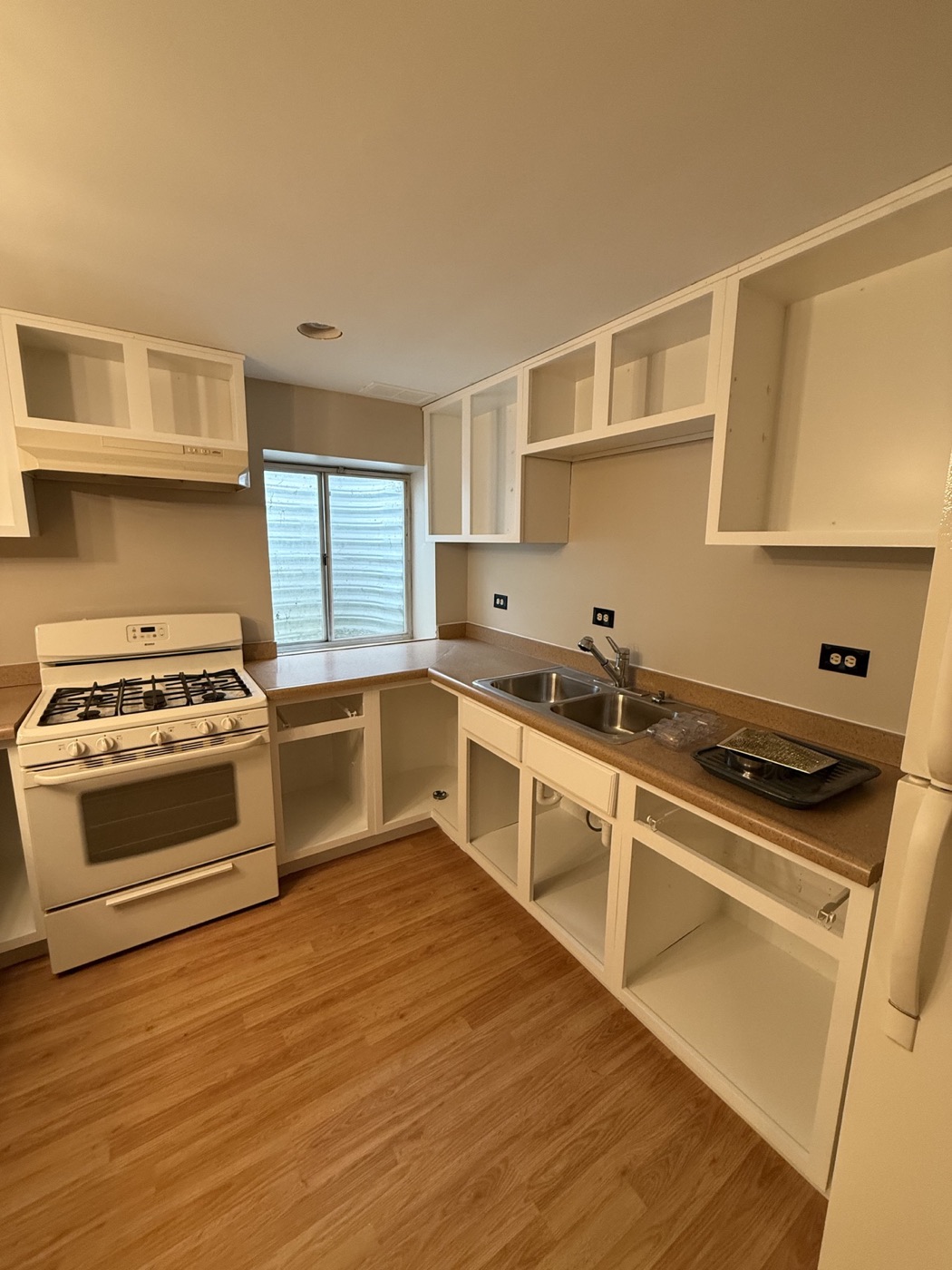 White kitchen cabinet refinishing, project photo 7