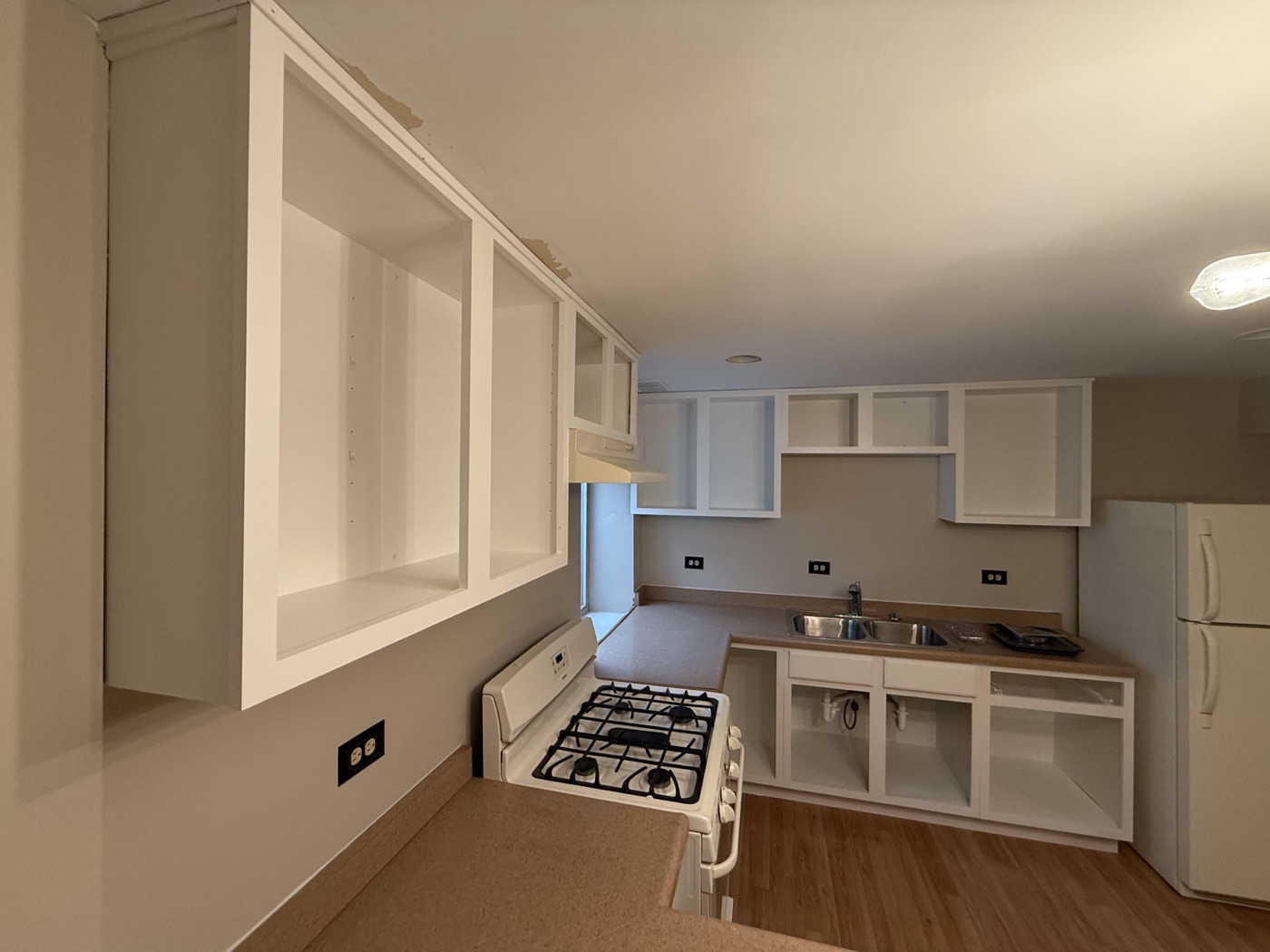 White kitchen cabinet refinishing, project photo 9