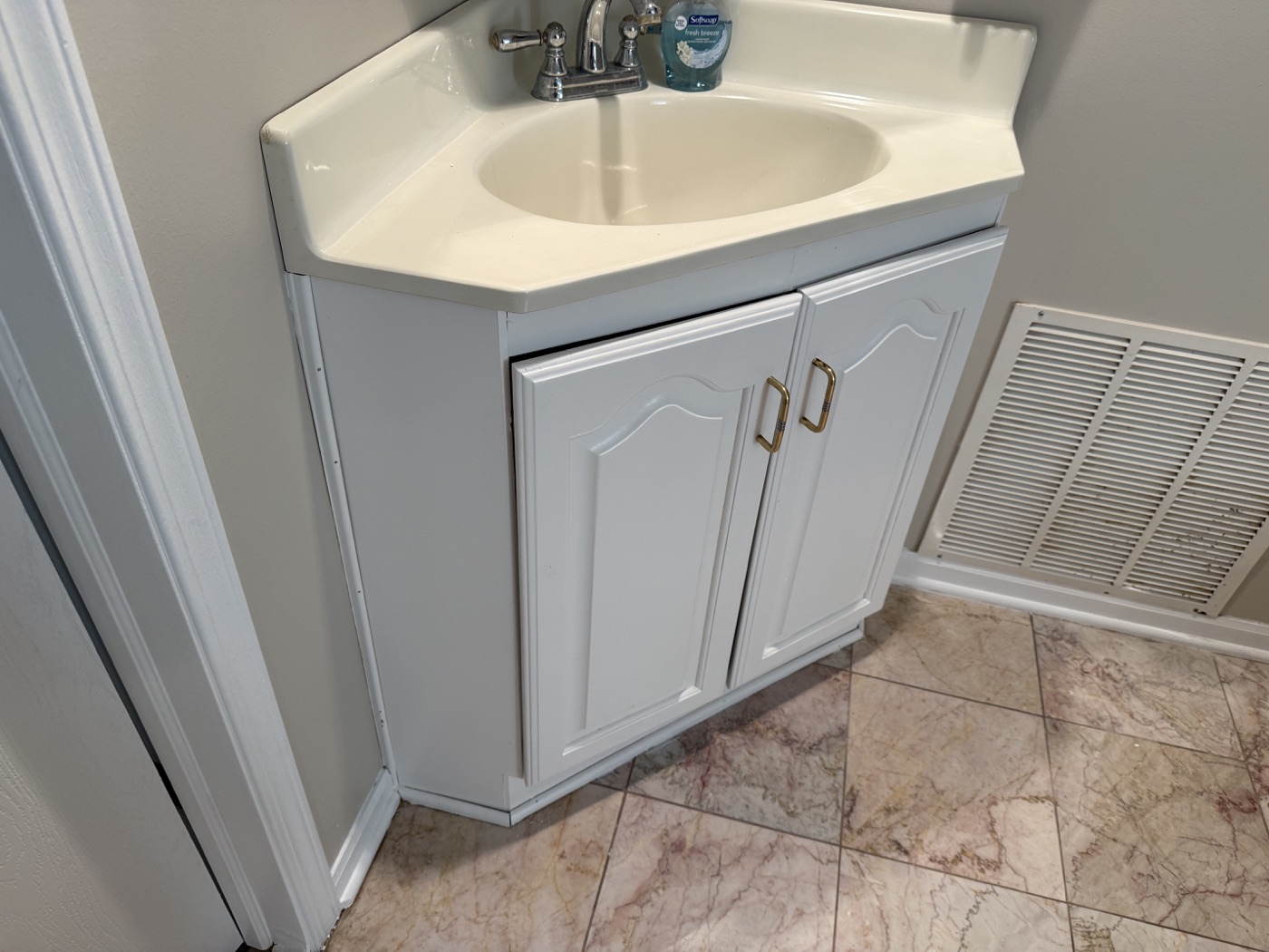 White kitchen cabinet refinishing, project photo 10