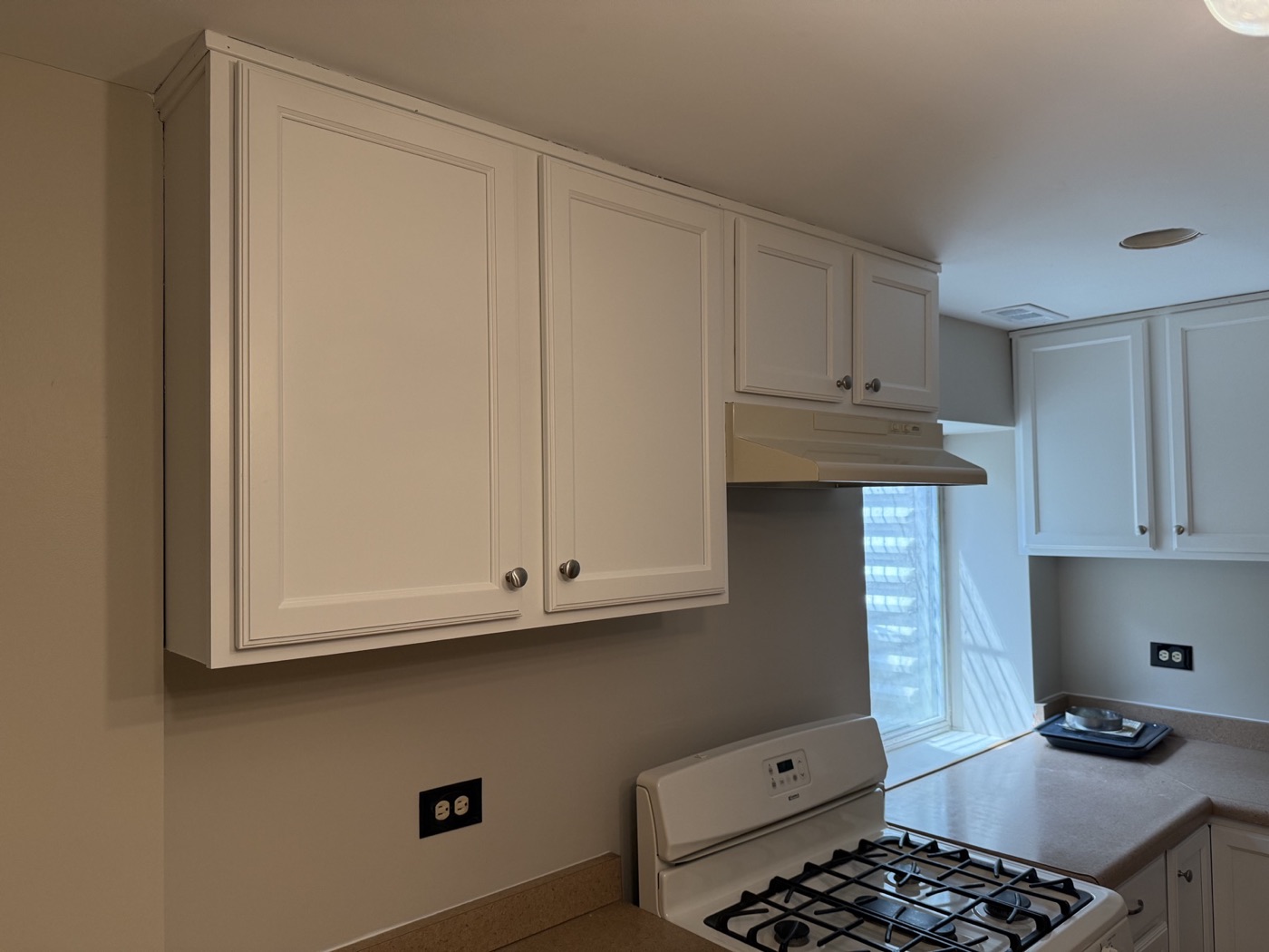 White kitchen cabinet refinishing, project photo 12