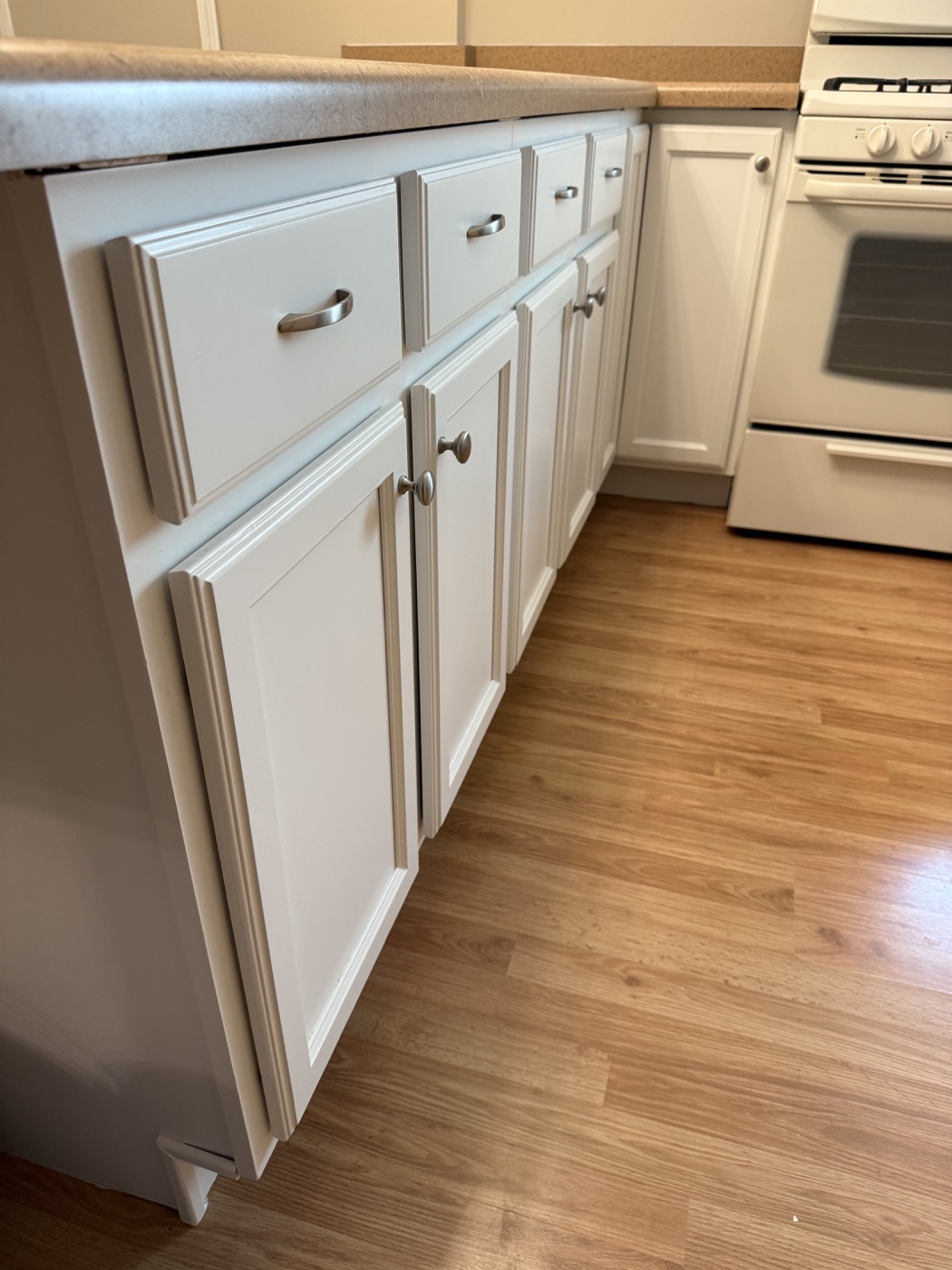 White kitchen cabinet refinishing, project photo 13