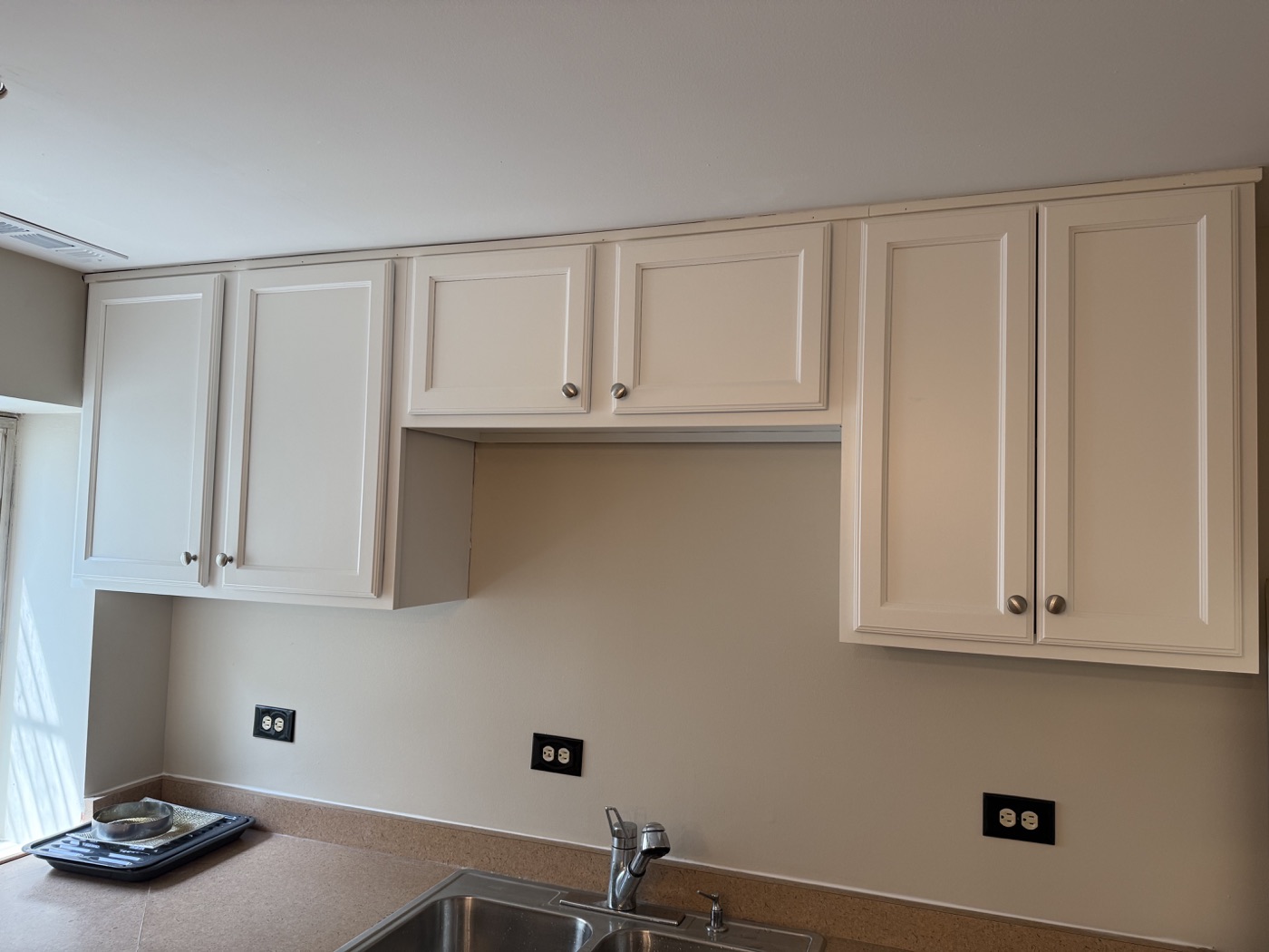 White kitchen cabinet refinishing, project photo 14